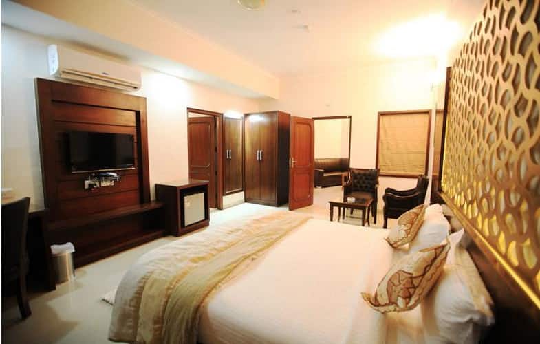 Hotel Neo Classic, Zirakpur 5